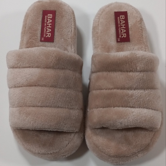 Plush Tan Cozy Open Toe Slippers Soft Bedroom House Slippers Size 5 - Picture 2 of 9